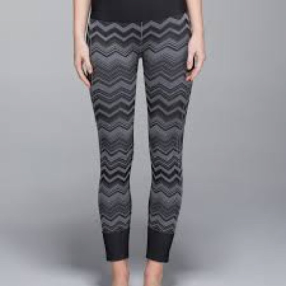 Lululemon Ebb To Street Pant in Heathered Slate Size 6 Leggings Chevon Gray - Picture 3 of 9